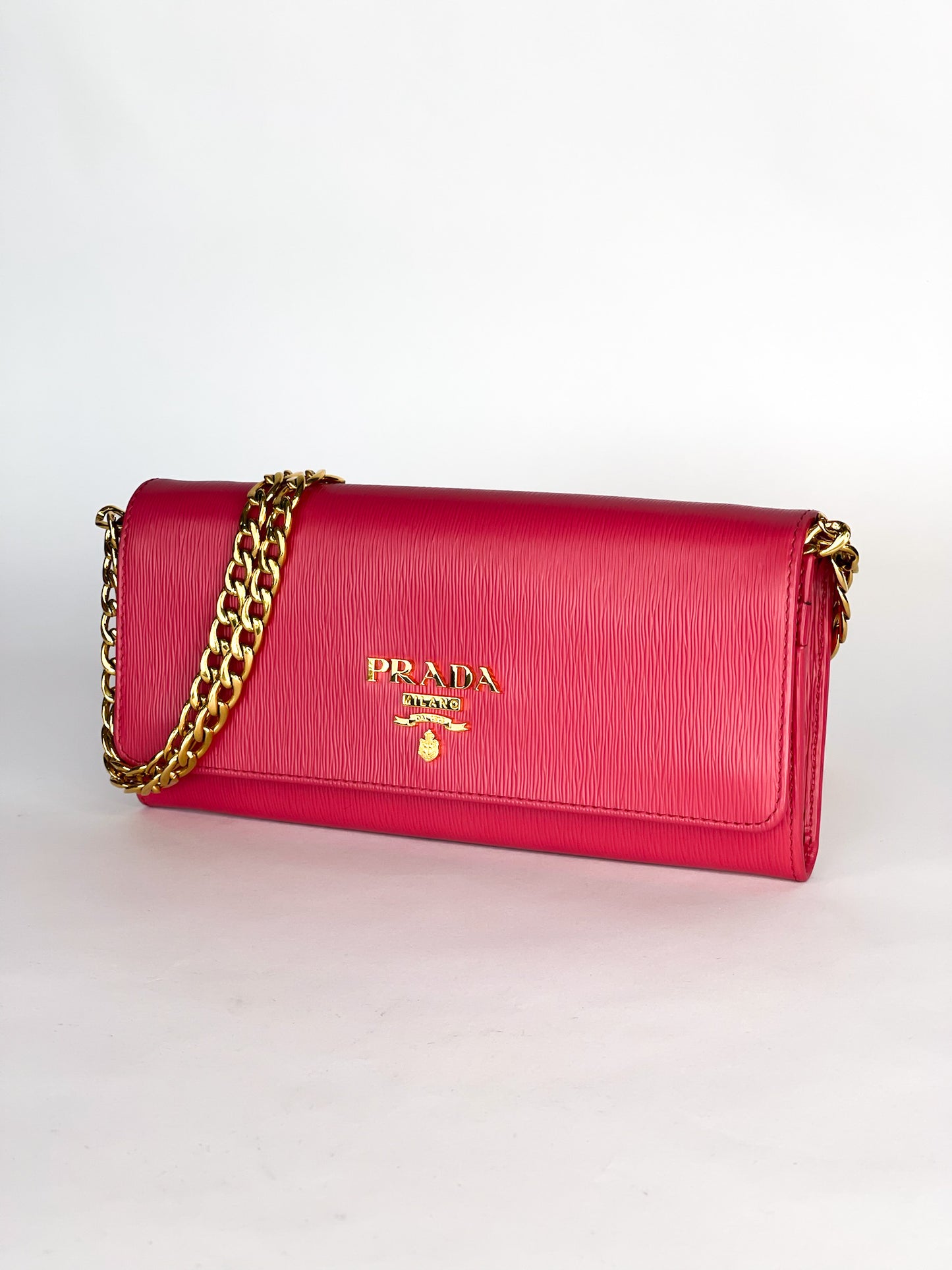 Prada Vitello Move Wallet on Chain