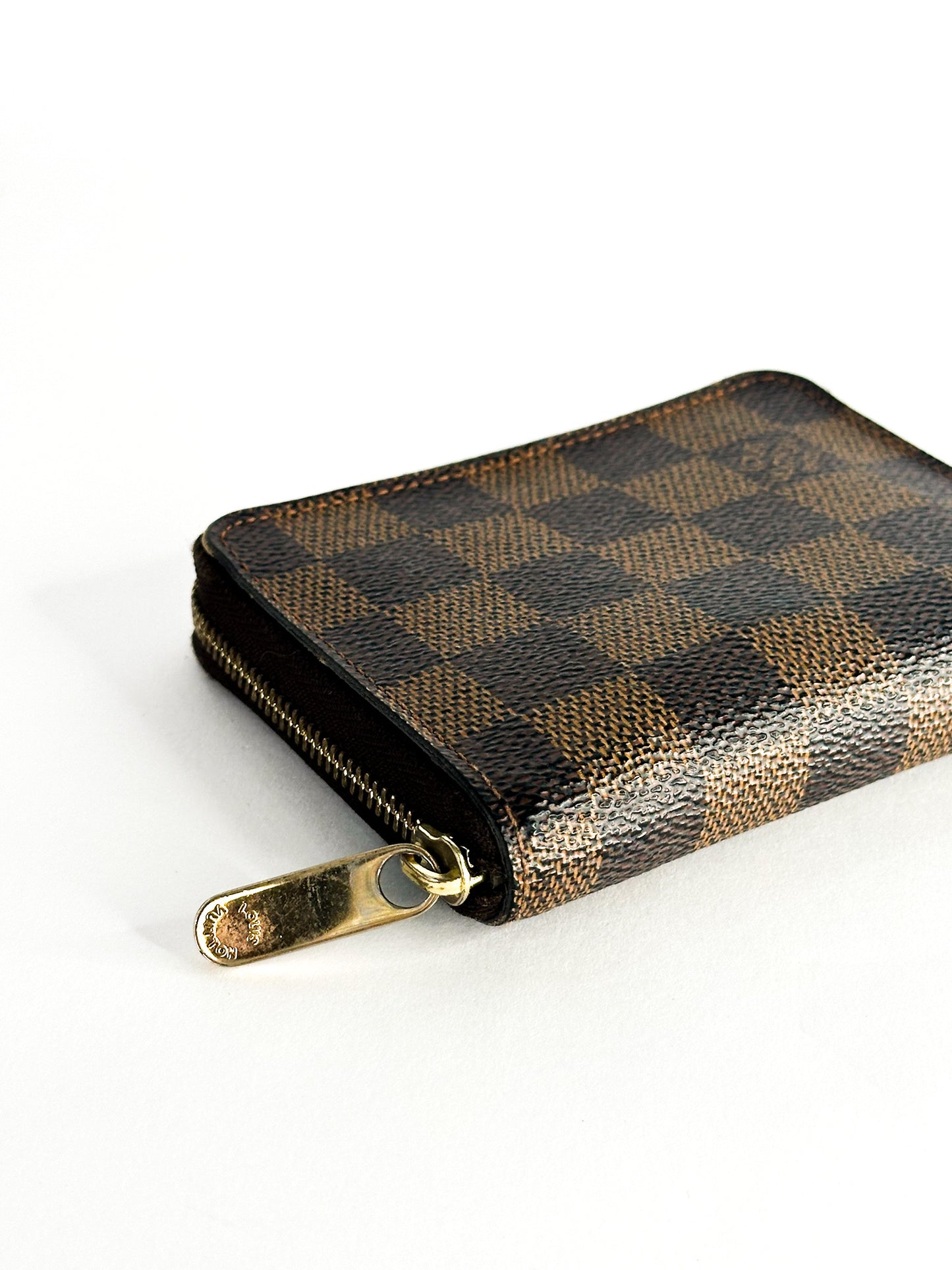 Louis Vuitton Damier Ebene Canvas
Zippy Coin Purse