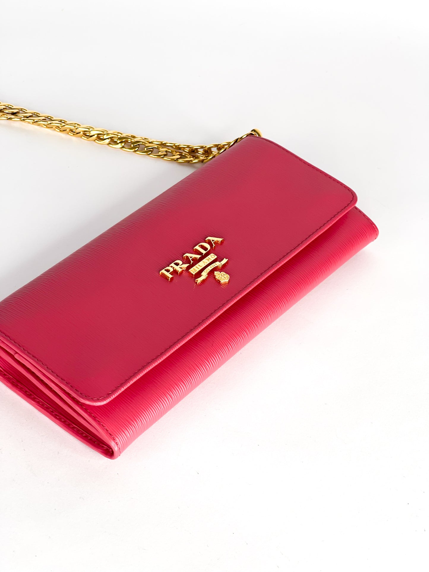 Prada Vitello Move Wallet on Chain