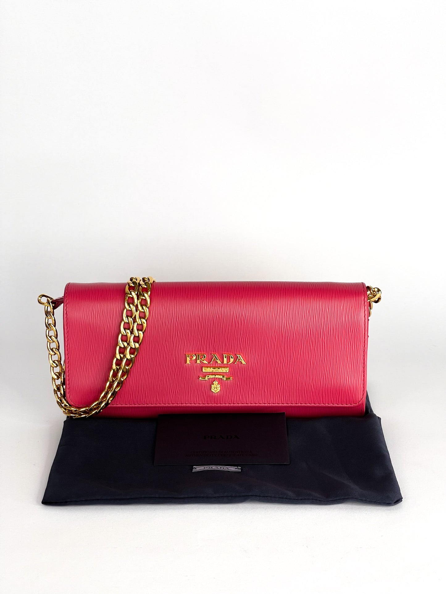 Prada Vitello Move Wallet on Chain