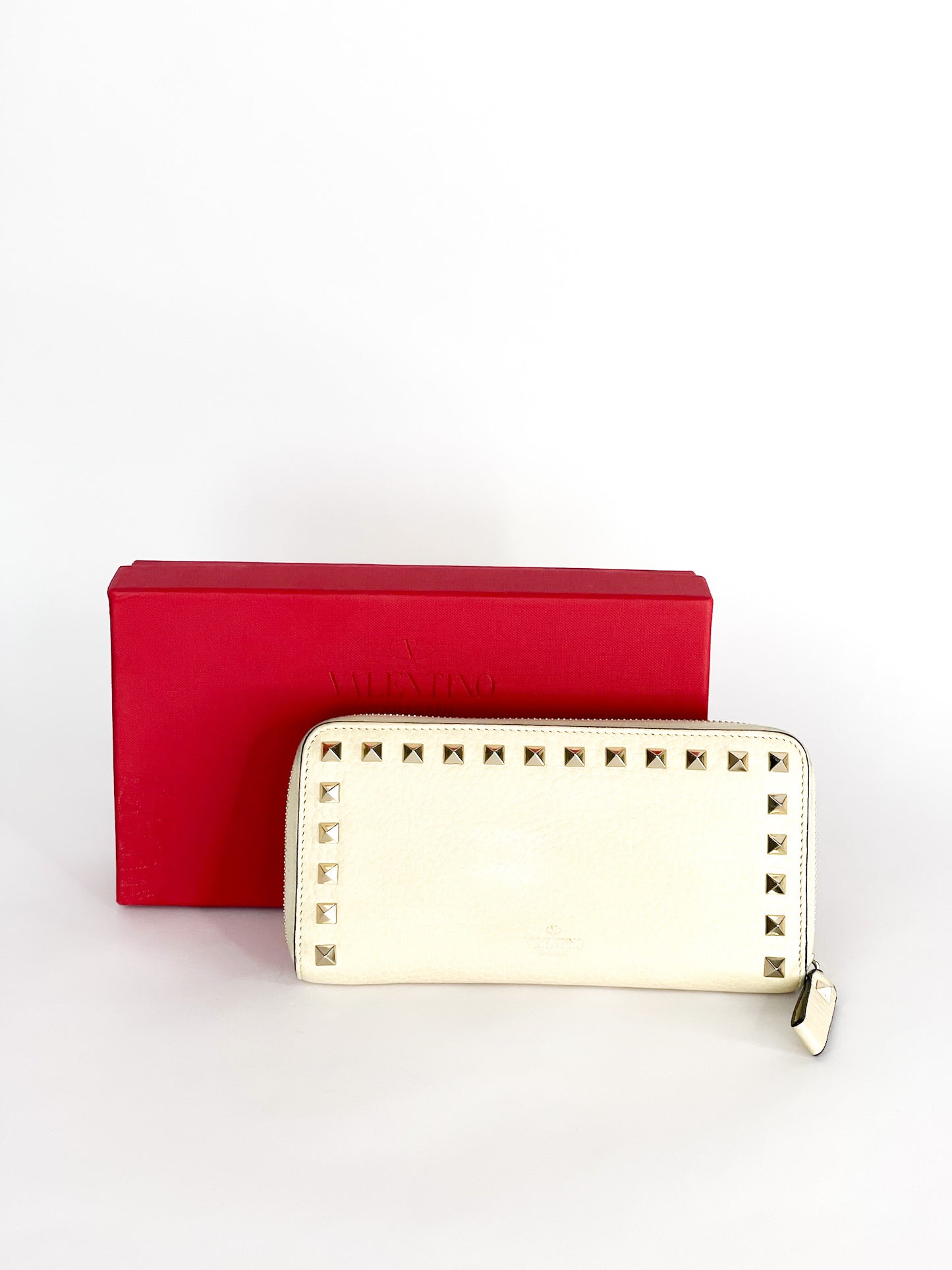 Valentino Garavani Rockstud Long Wallet Beige