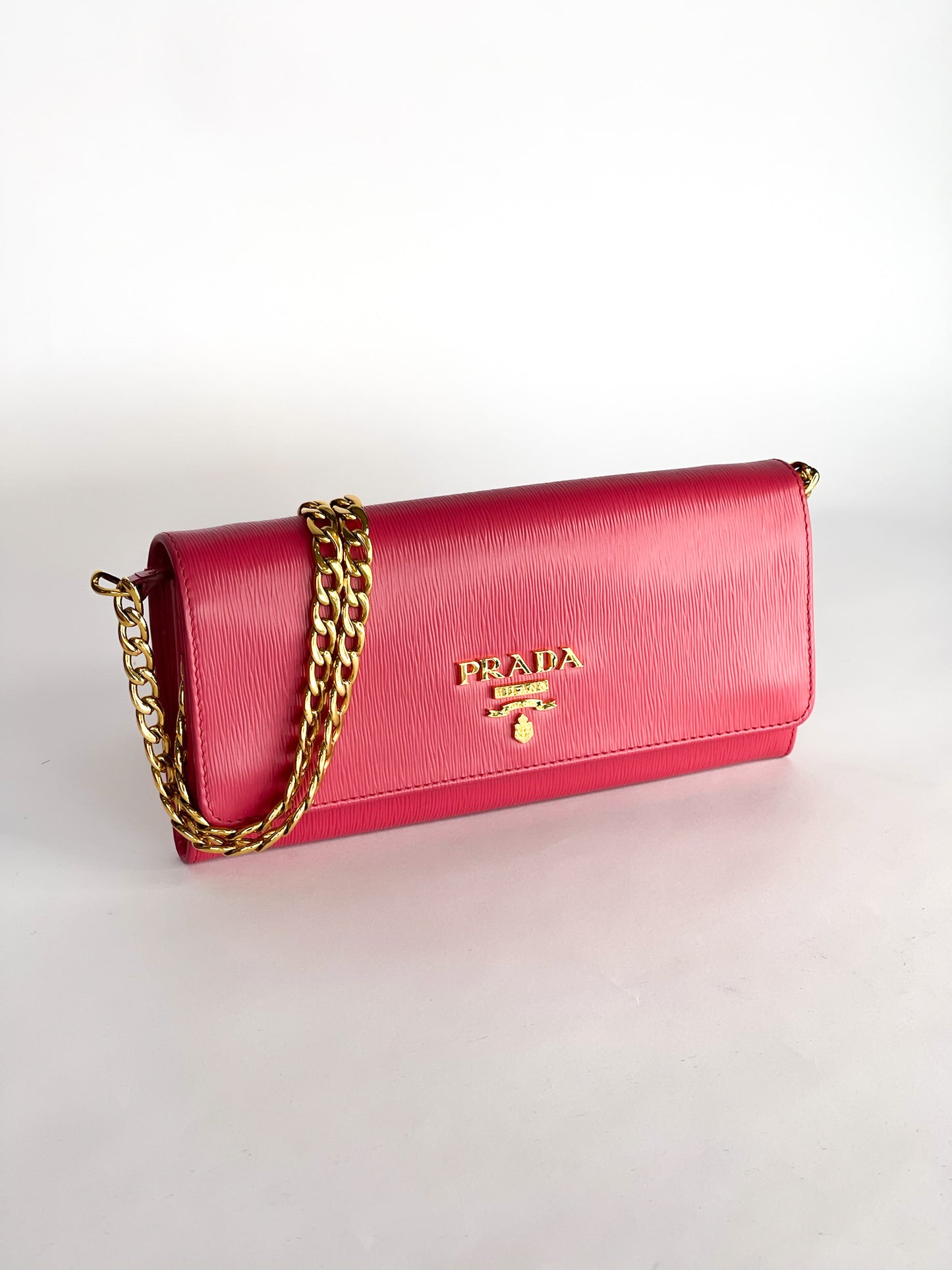 Prada Vitello Move Wallet on Chain