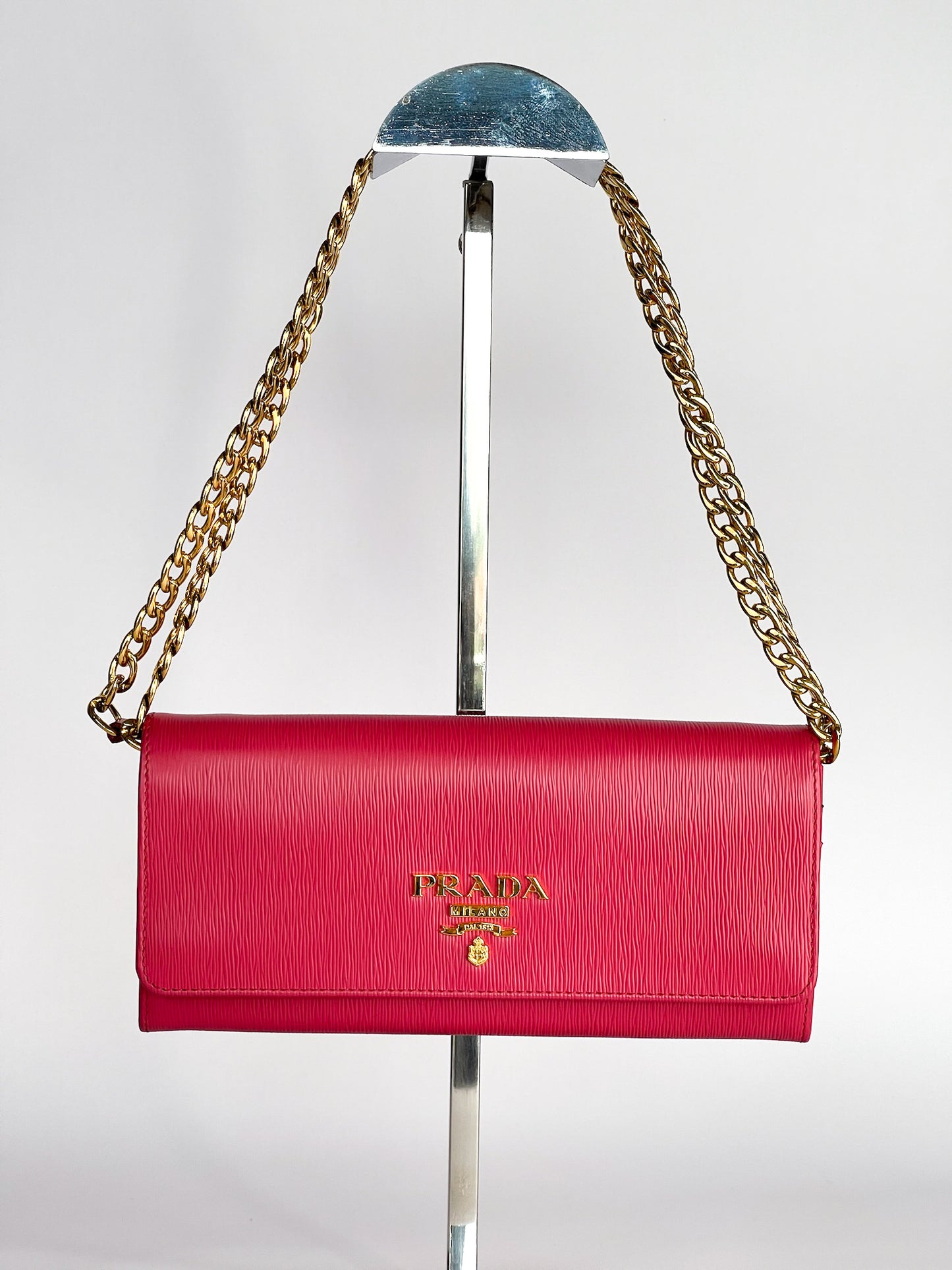 Prada Vitello Move Wallet on Chain