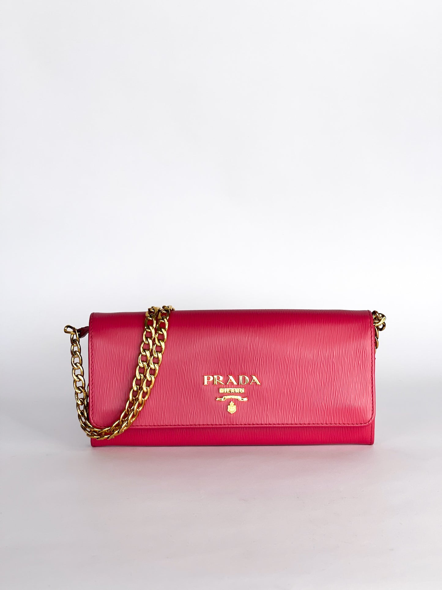 Prada Vitello Move Wallet on Chain