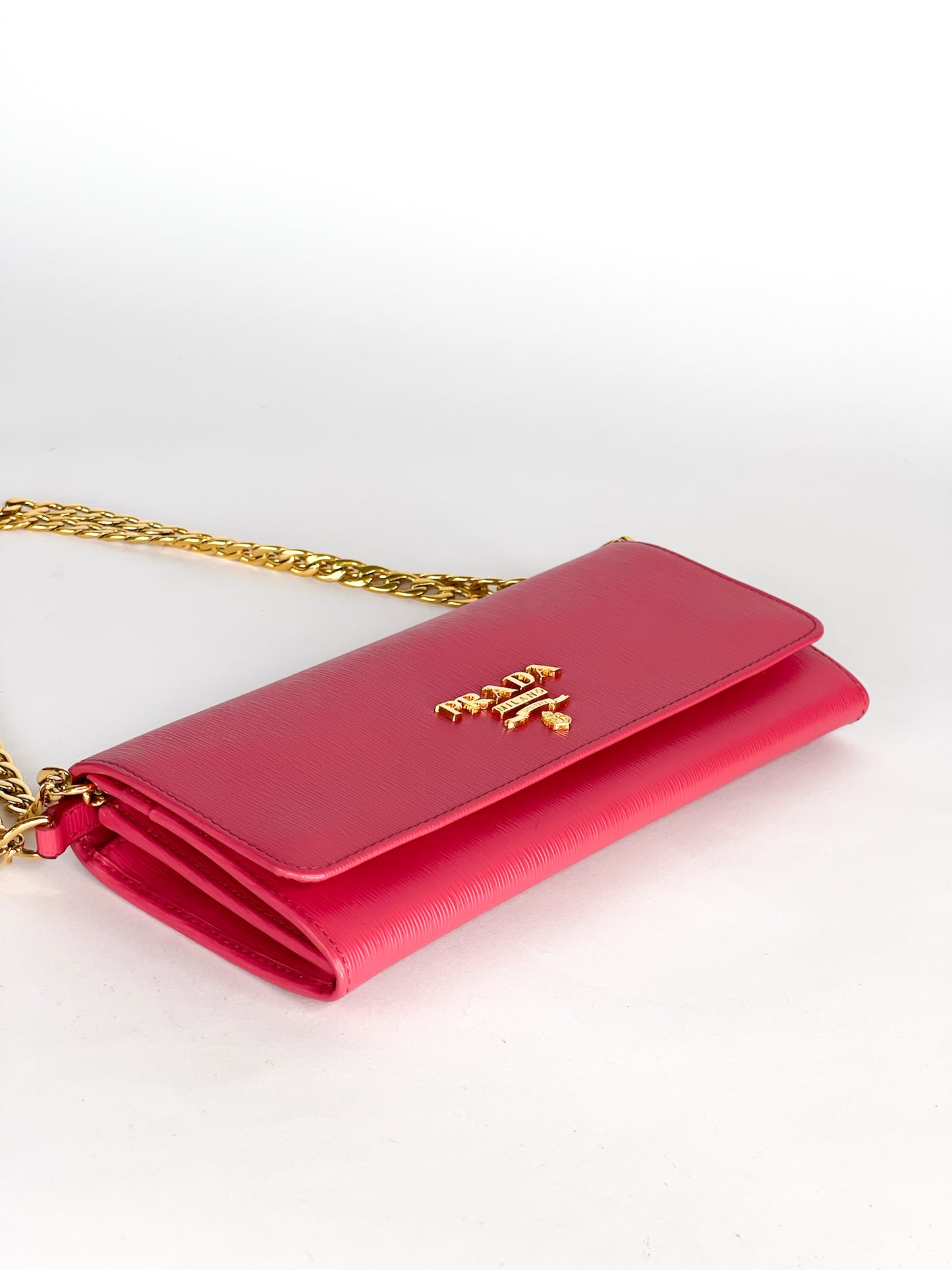 Prada Vitello Move Wallet on Chain