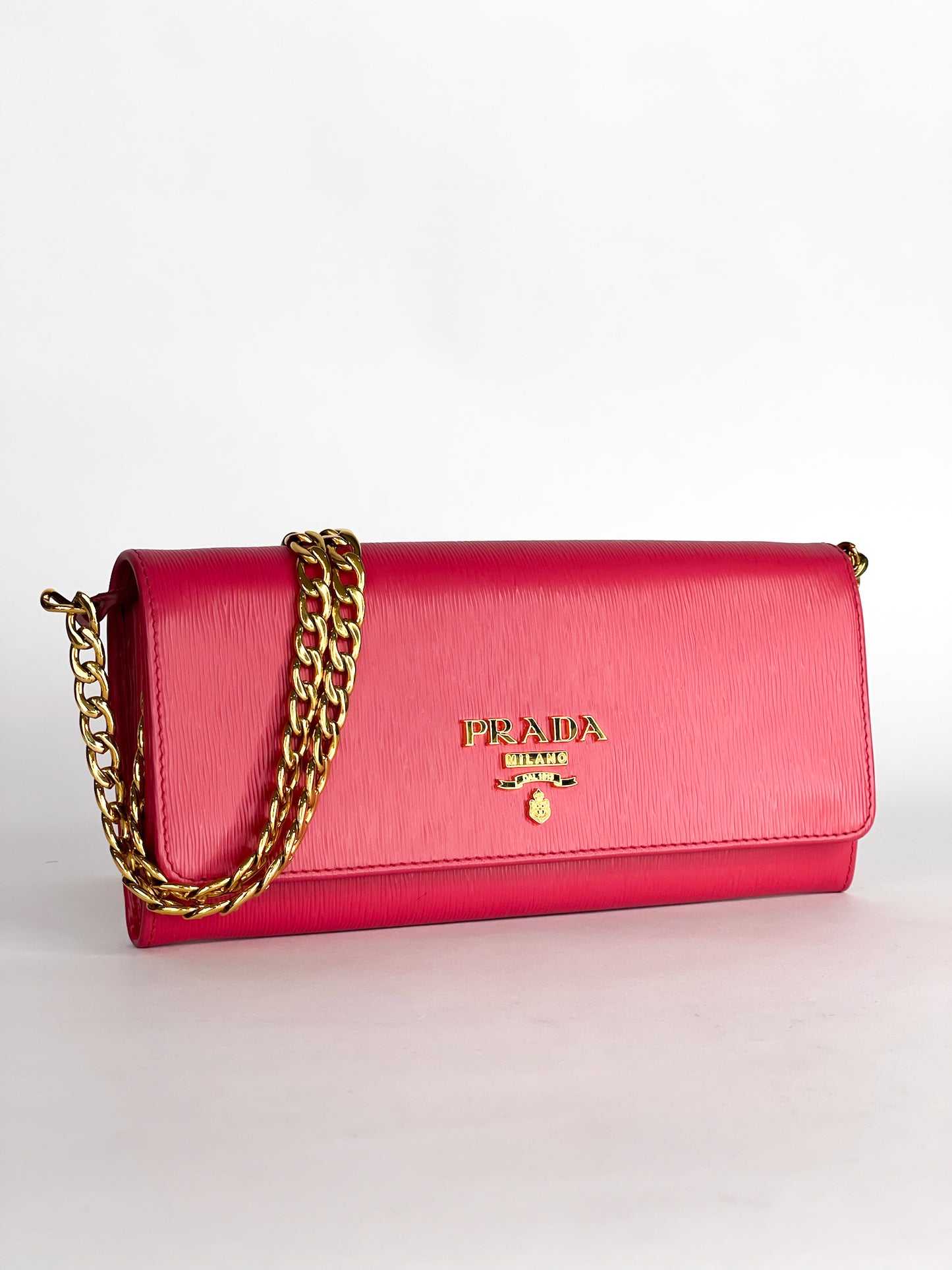 Prada Vitello Move Wallet on Chain