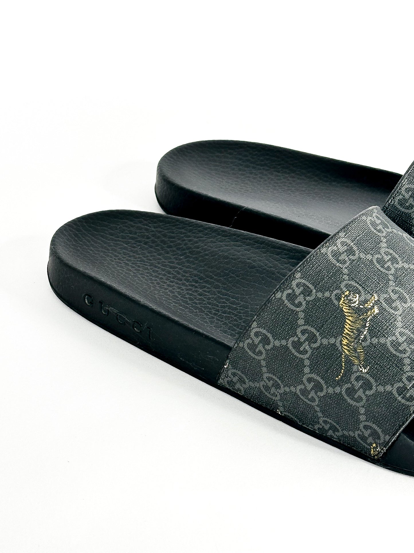 Gucci Black GG Supreme Tiger Flat
Slides Size 11