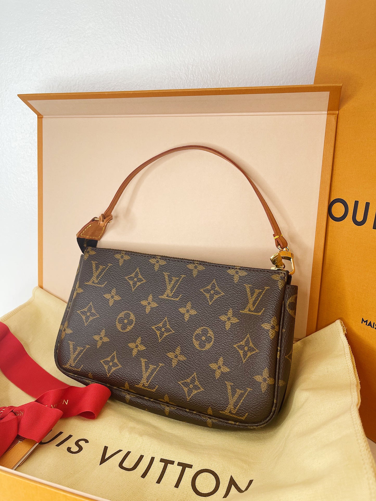 Louis Vuitton POCHETTE ACCESSOIRES