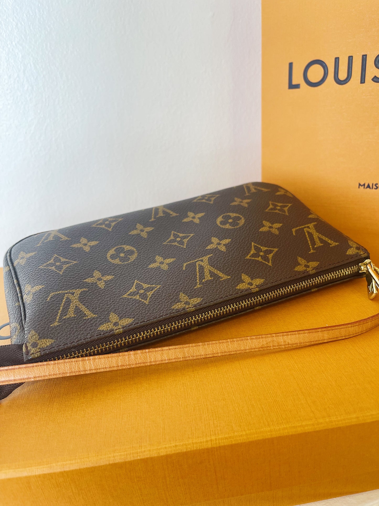 Louis Vuitton POCHETTE ACCESSOIRES