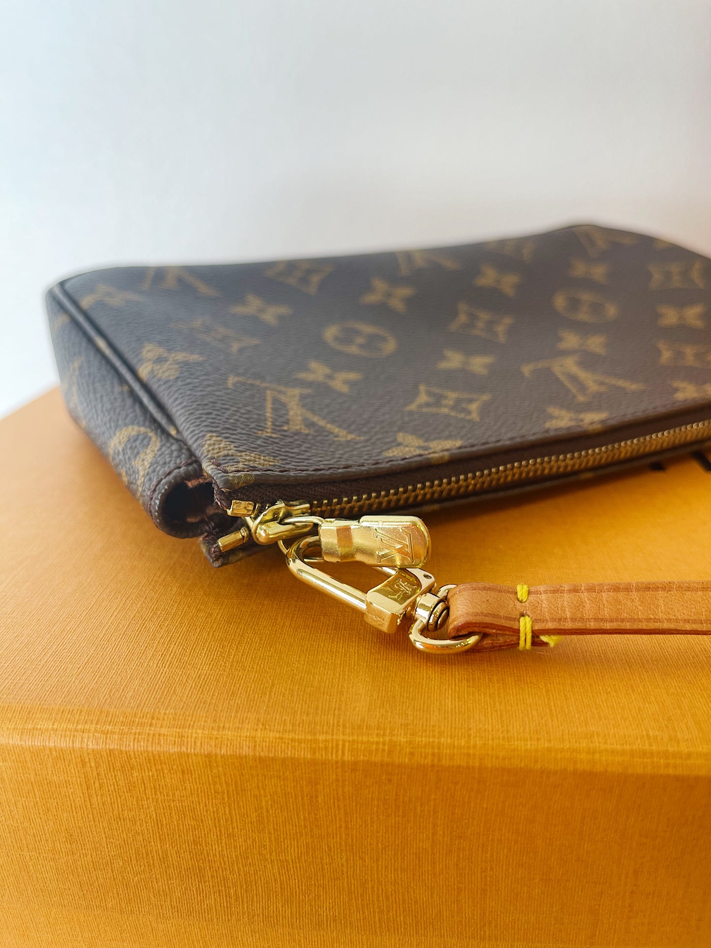 Louis Vuitton POCHETTE ACCESSOIRES