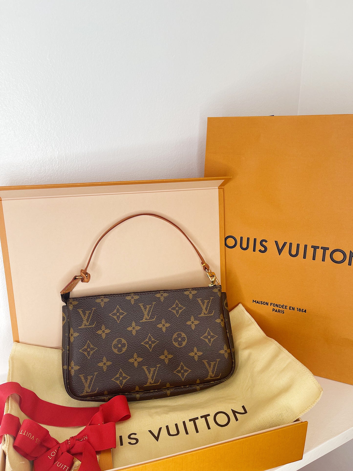 Louis Vuitton POCHETTE ACCESSOIRES